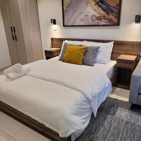 Rt Properties @ The Lennox Airport Residential Accra Ngoại thất bức ảnh