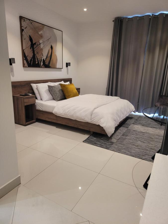 Rt Properties @ The Lennox Airport Residential Accra Ngoại thất bức ảnh