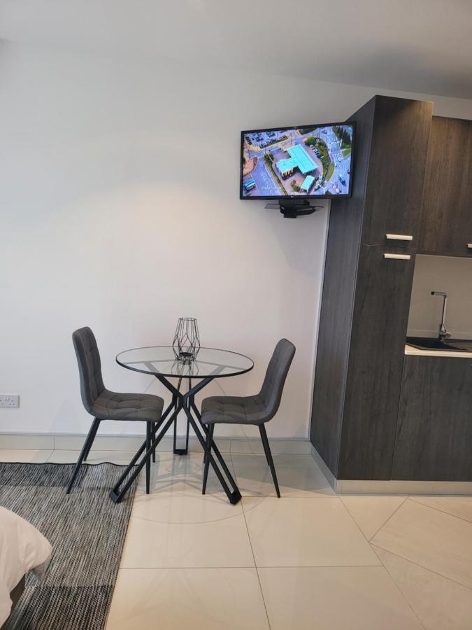 Rt Properties @ The Lennox Airport Residential Accra Ngoại thất bức ảnh