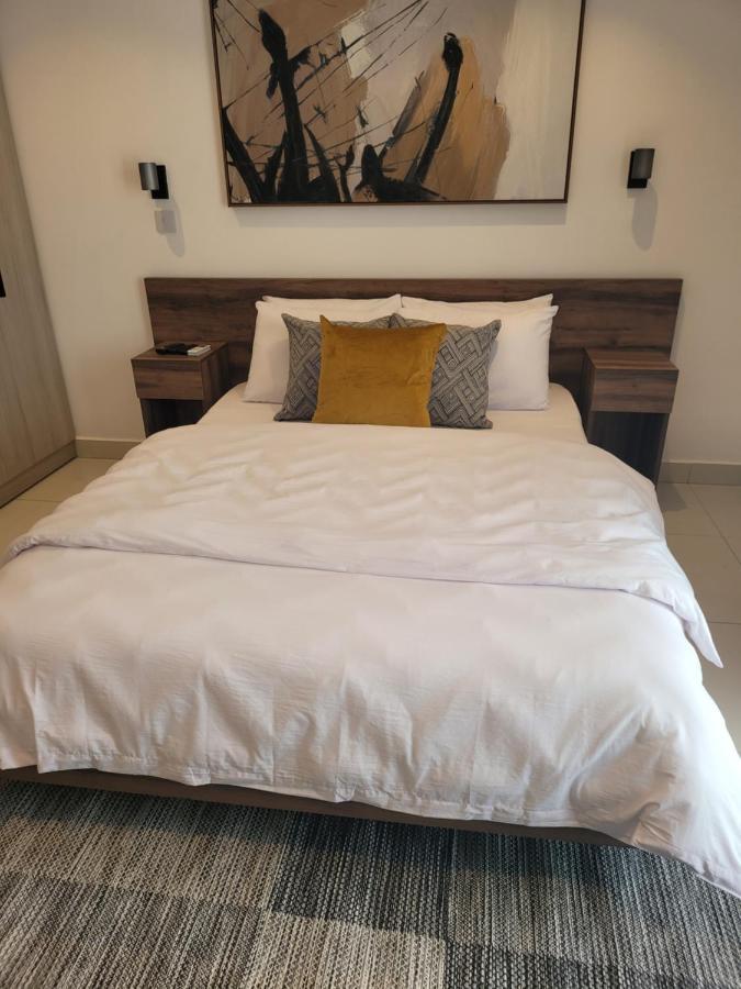 Rt Properties @ The Lennox Airport Residential Accra Ngoại thất bức ảnh