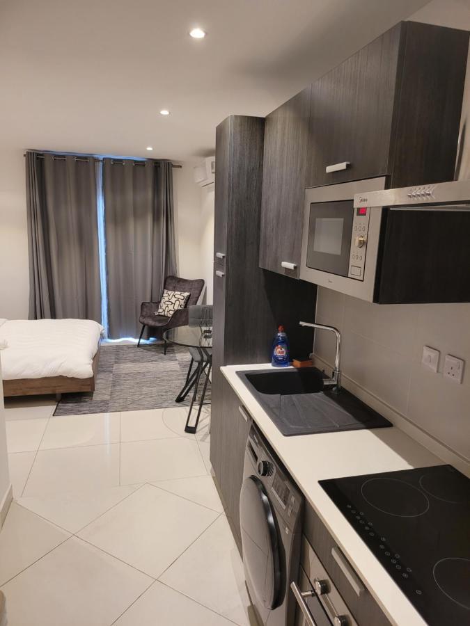 Rt Properties @ The Lennox Airport Residential Accra Ngoại thất bức ảnh