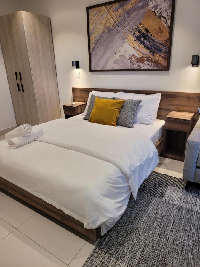 Rt Properties @ The Lennox Airport Residential Accra Ngoại thất bức ảnh