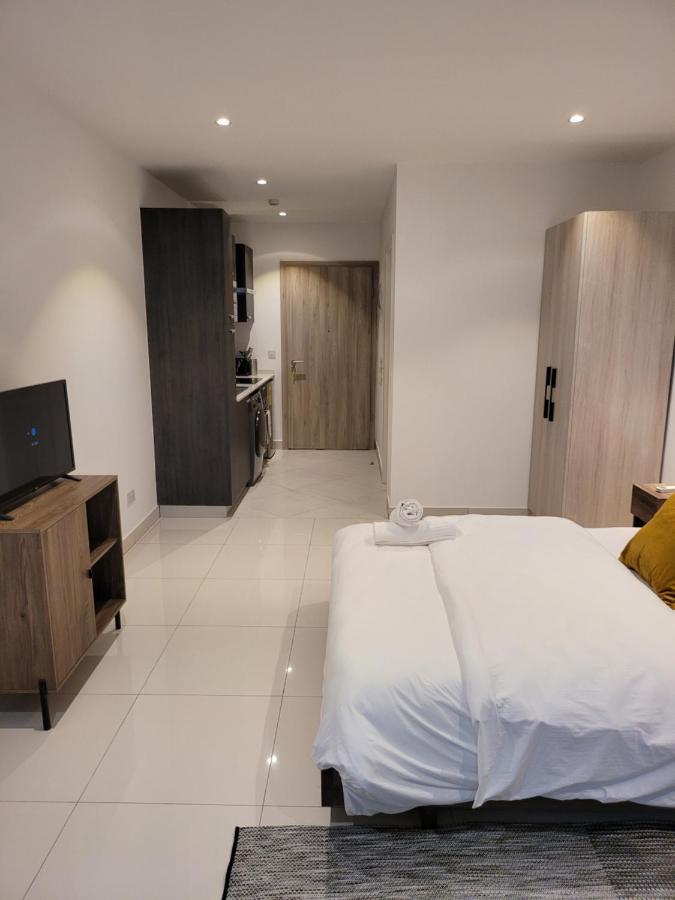 Rt Properties @ The Lennox Airport Residential Accra Ngoại thất bức ảnh